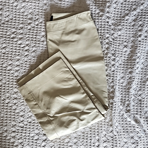 Express Size 9/10 100% Leather Capris - Picture 3 of 4